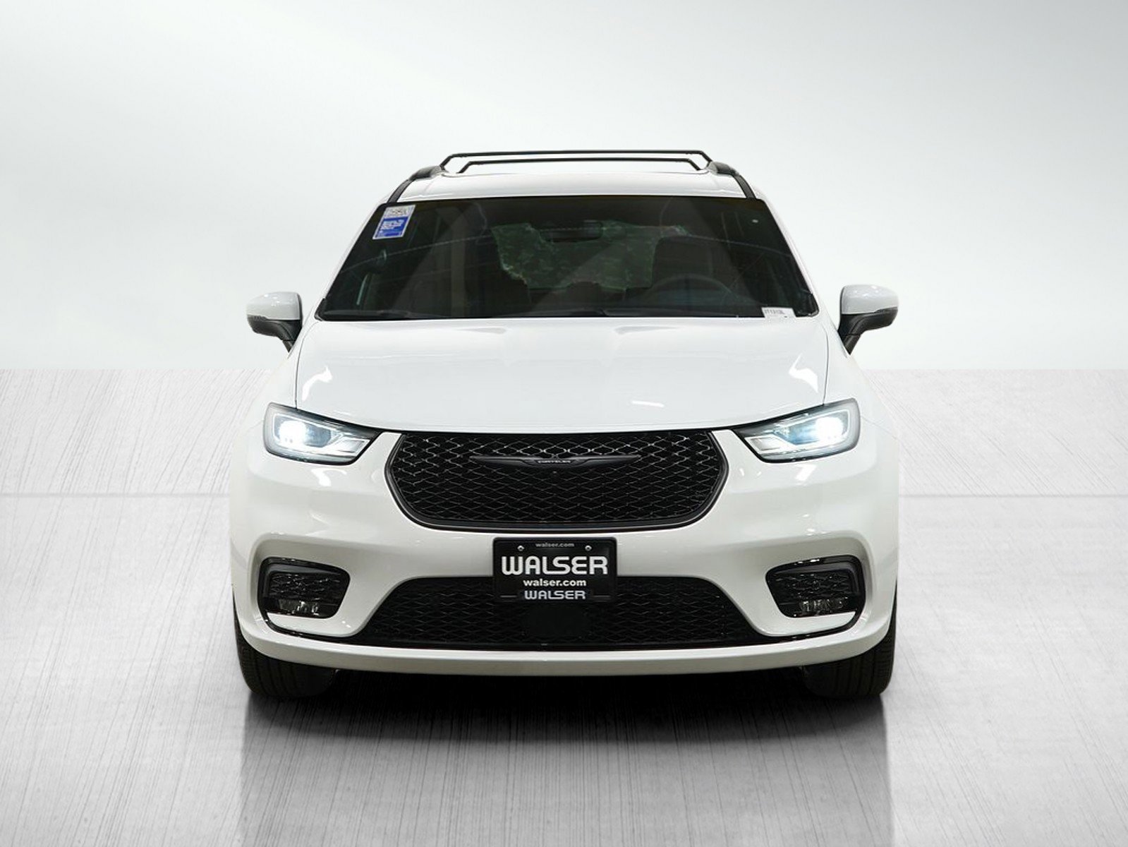 Used 2023 Chrysler Pacifica Touring-L w/ S Appearance Package AWD/4WD image 8