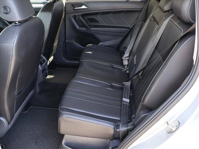 Used 2023 Volkswagen Tiguan SE AWD/4WD image 25