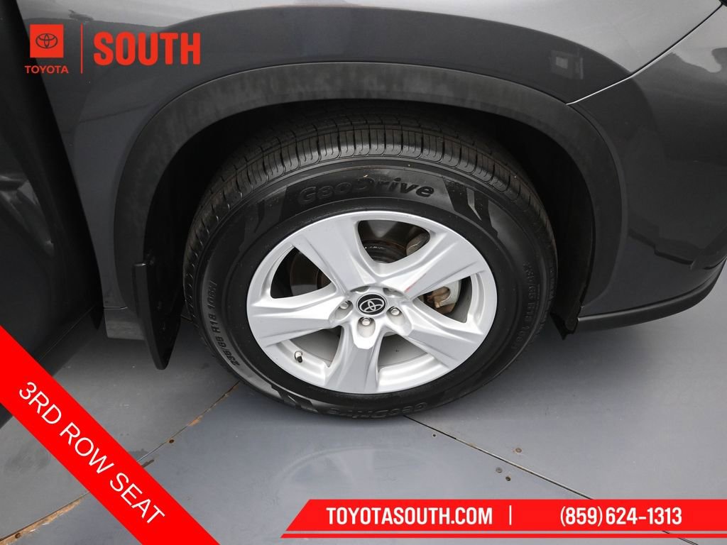 Used 2023 Toyota Highlander L FWD image 35