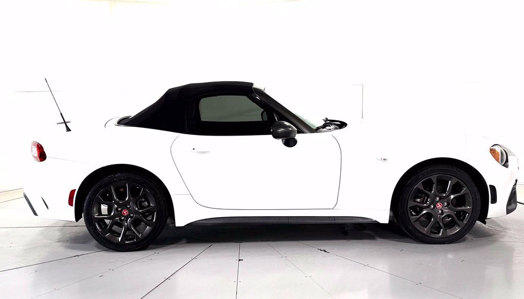 Used 2017 FIAT 124 Spider Abarth RWD image 3