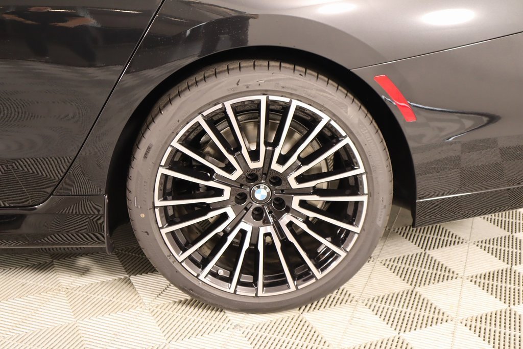 New 2026 BMW 750e xDrive image 21