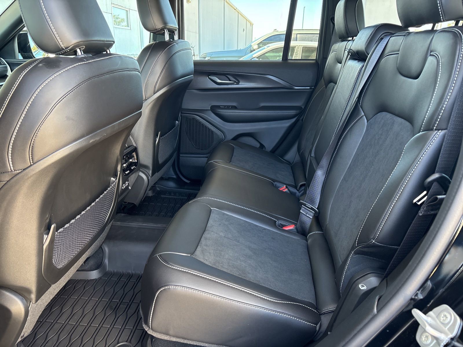 New 2025 Jeep Grand Cherokee Altitude image 12