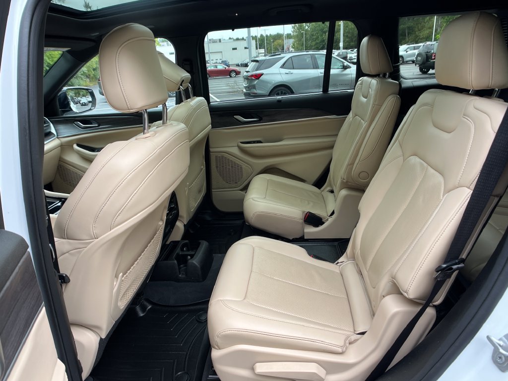 Used 2023 Jeep Grand Cherokee L Limited w/ Luxury Tech Group II AWD/4WD image 22