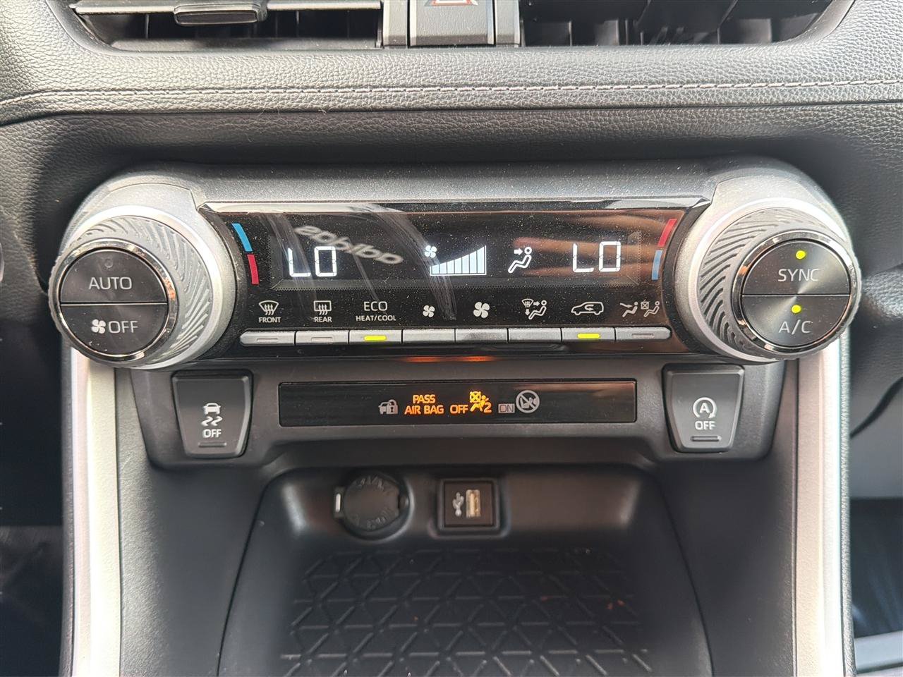 Used 2025 Toyota RAV4 XLE FWD image 26