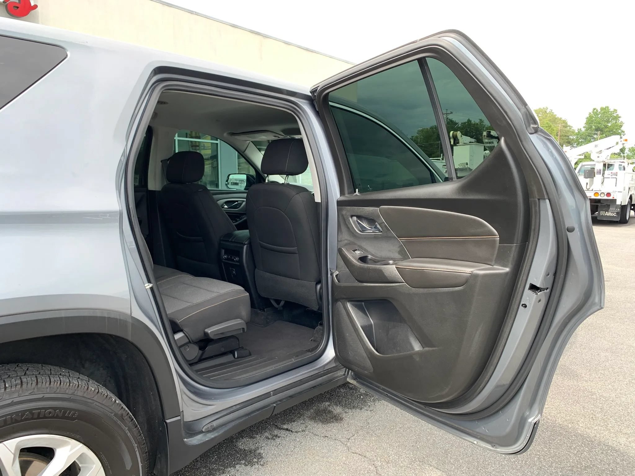 Used 2020 Chevrolet Traverse LS AWD/4WD image 25
