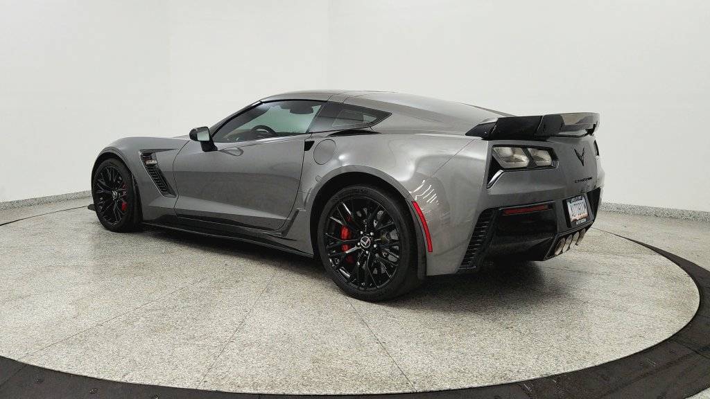 Used 2015 Chevrolet Corvette Z06 w/ 3LZ Preferred Equipment Group RWD image 3
