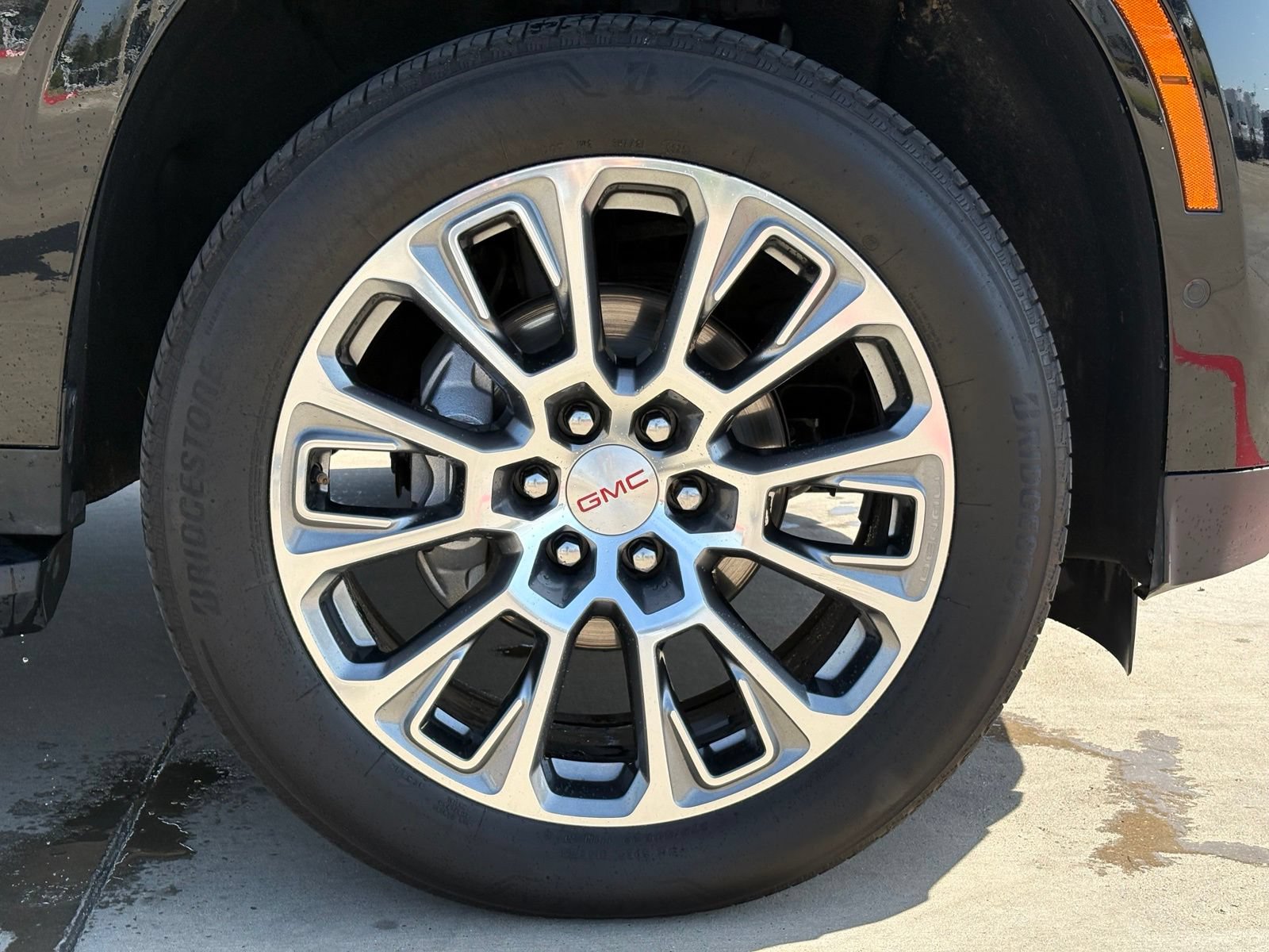 Used 2025 GMC Yukon XL Denali AWD/4WD image 9