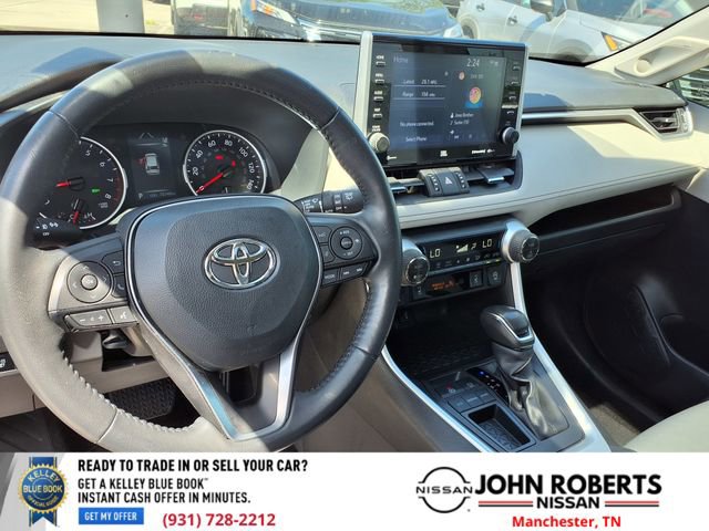 Used 2022 Toyota RAV4 XLE Premium image 6