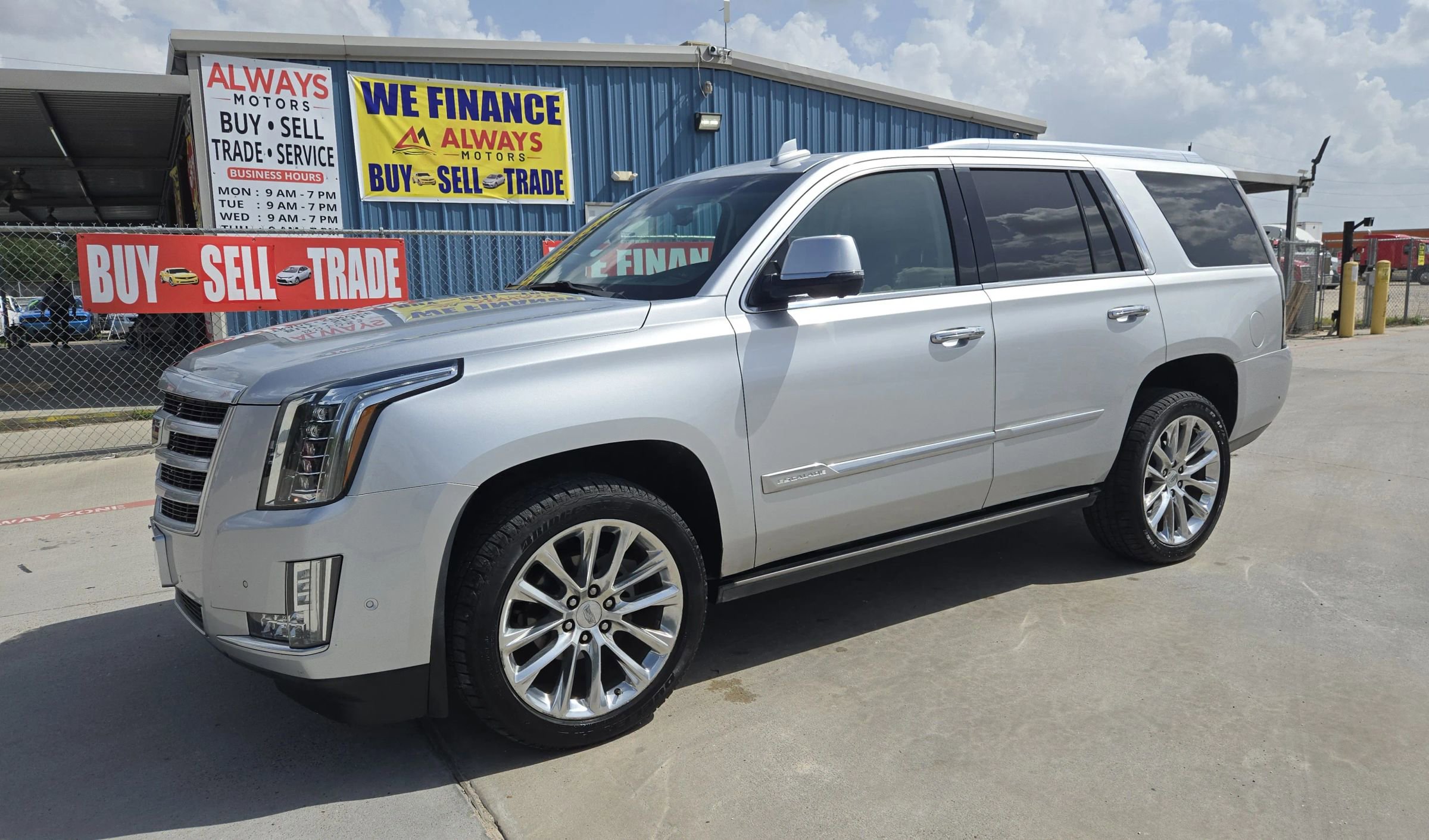 Used 2019 Cadillac Escalade Premium Luxury image 2