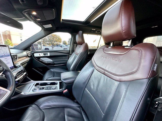 Used 2024 Ford Explorer Platinum w/ Technology Package AWD/4WD image 32