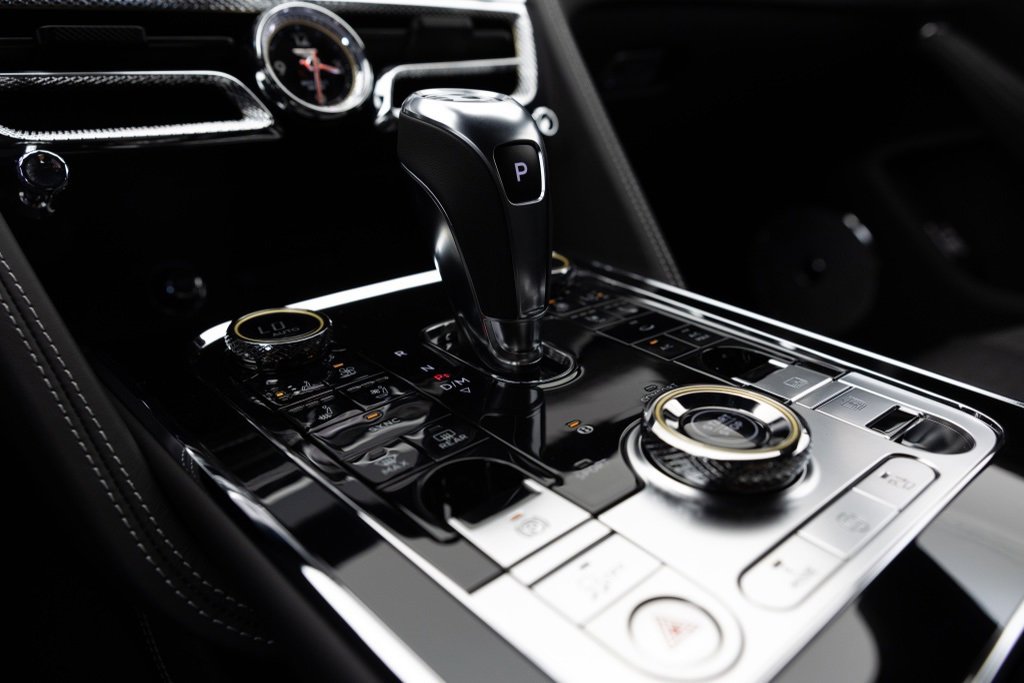 Used 2025 Bentley Flying Spur Plug-In Hybrid image 16