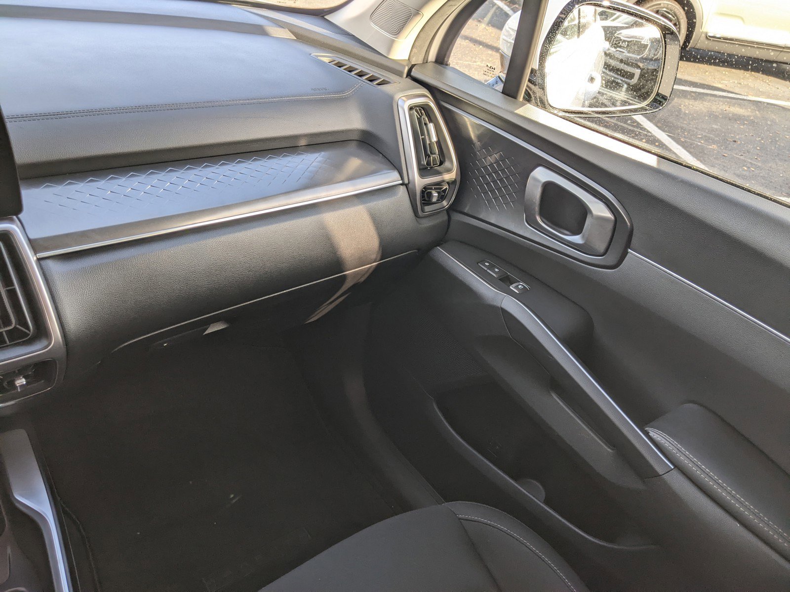 Used 2023 Kia Sorento LX image 27