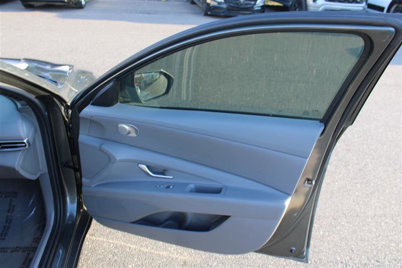Used 2024 Hyundai Elantra SEL image 14