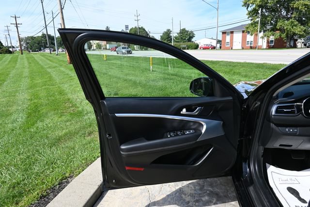 Used 2024 Genesis G70 2.5T AWD/4WD image 25