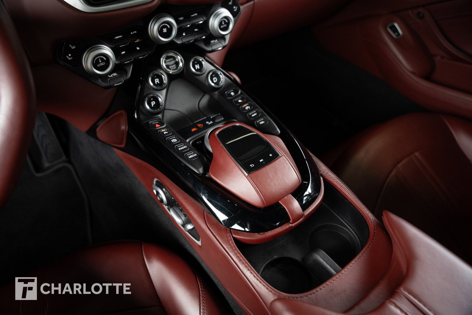 Used 2020 Aston Martin V8 Vantage Coupe image 28