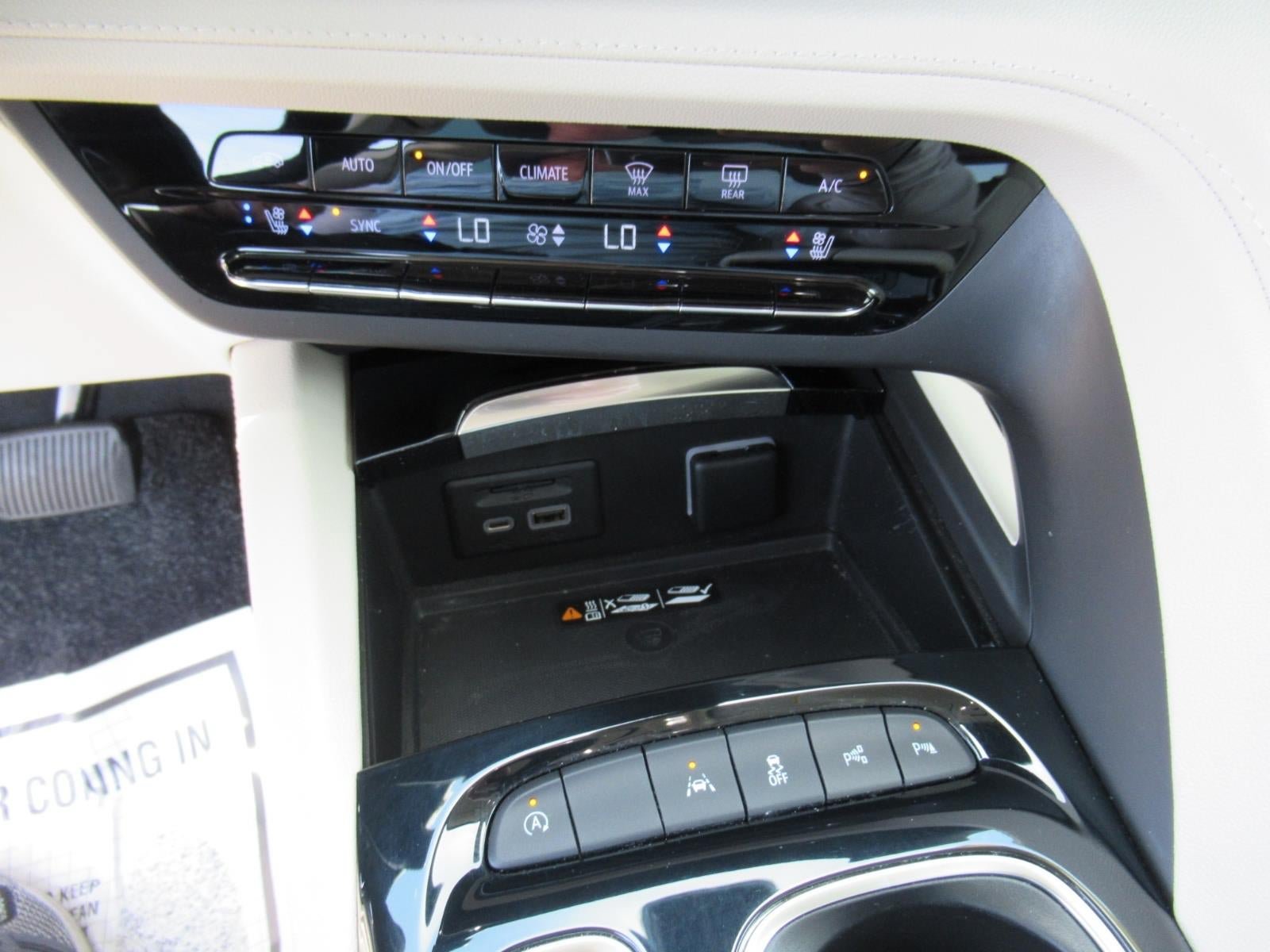 Used 2021 Buick Envision Avenir w/ Technology Package II FWD image 25