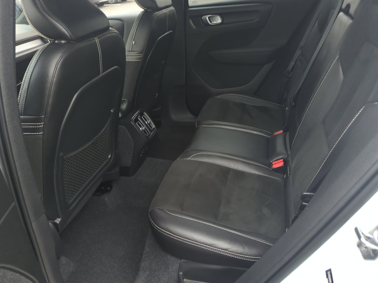 Used 2021 Volvo XC40 T5 R-Design w/ Climate Package image 17