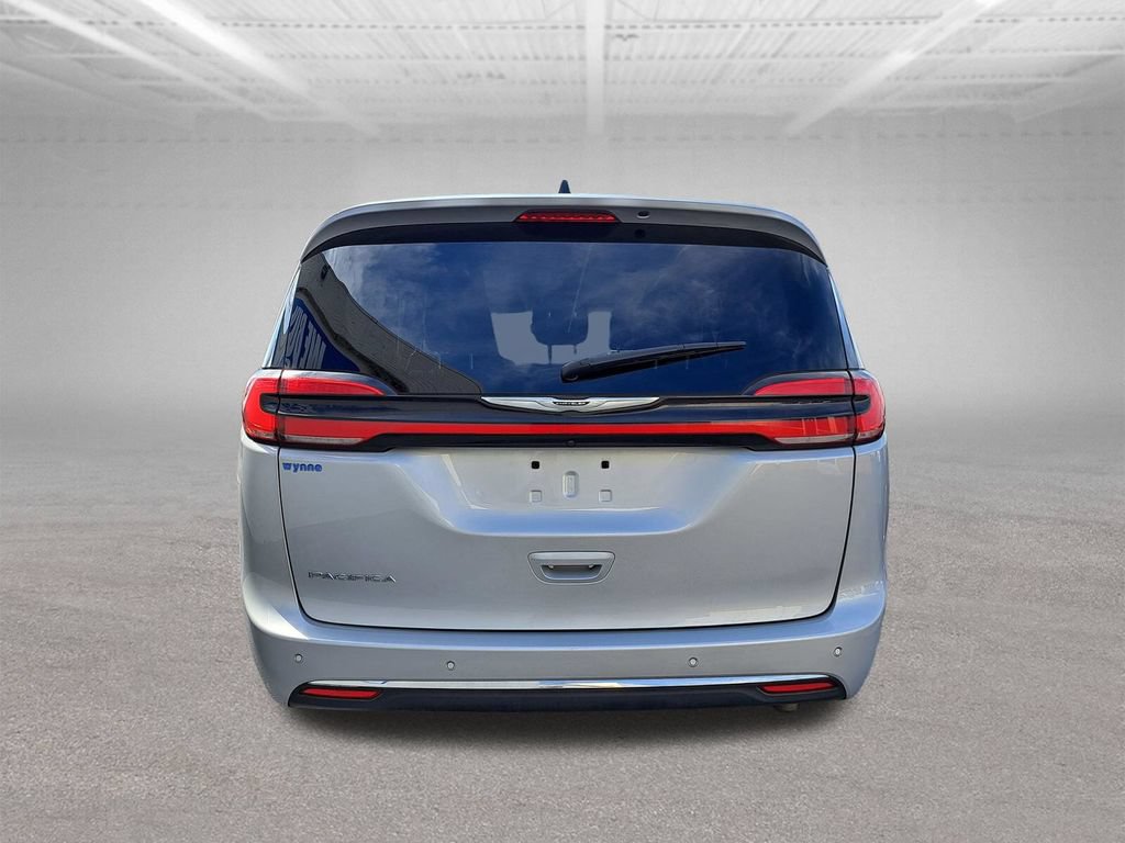 Used 2024 Chrysler Pacifica Touring-L FWD image 7