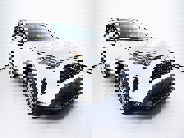 Used 2025 Toyota RAV4 XLE w/ Convenience Package image 3