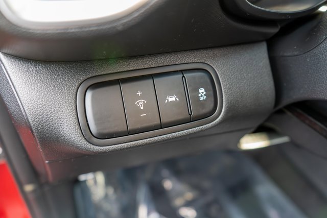 Used 2022 Hyundai Venue SEL image 21