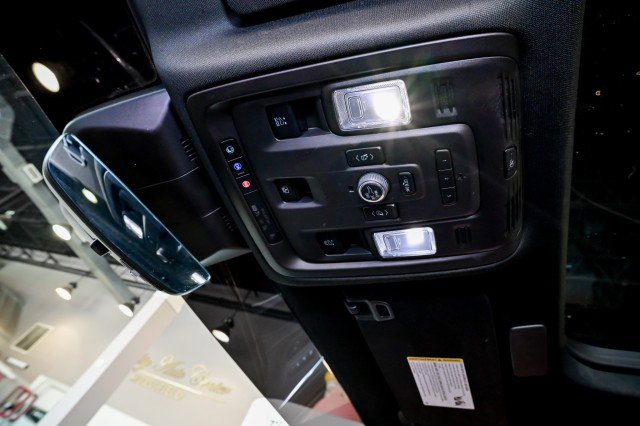 Used 2023 Cadillac Escalade ESV Premium Luxury image 50