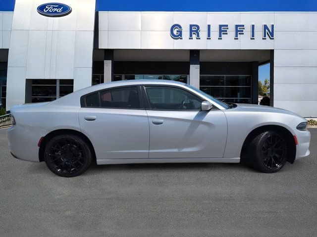 Used 2022 Dodge Charger SXT RWD image 3