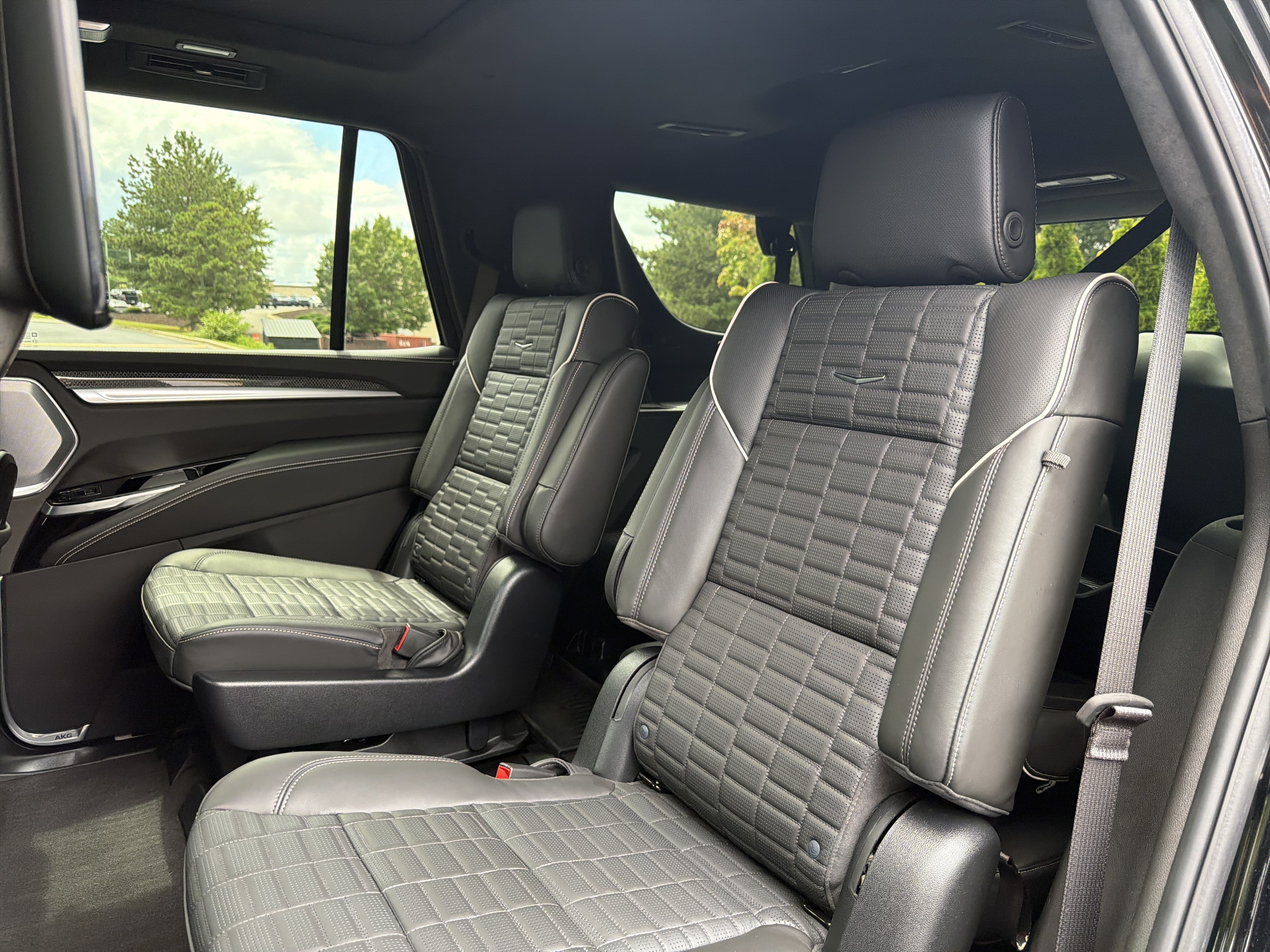 Used 2025 Cadillac Escalade V w/ LPO, ONYX Package AWD/4WD image 8