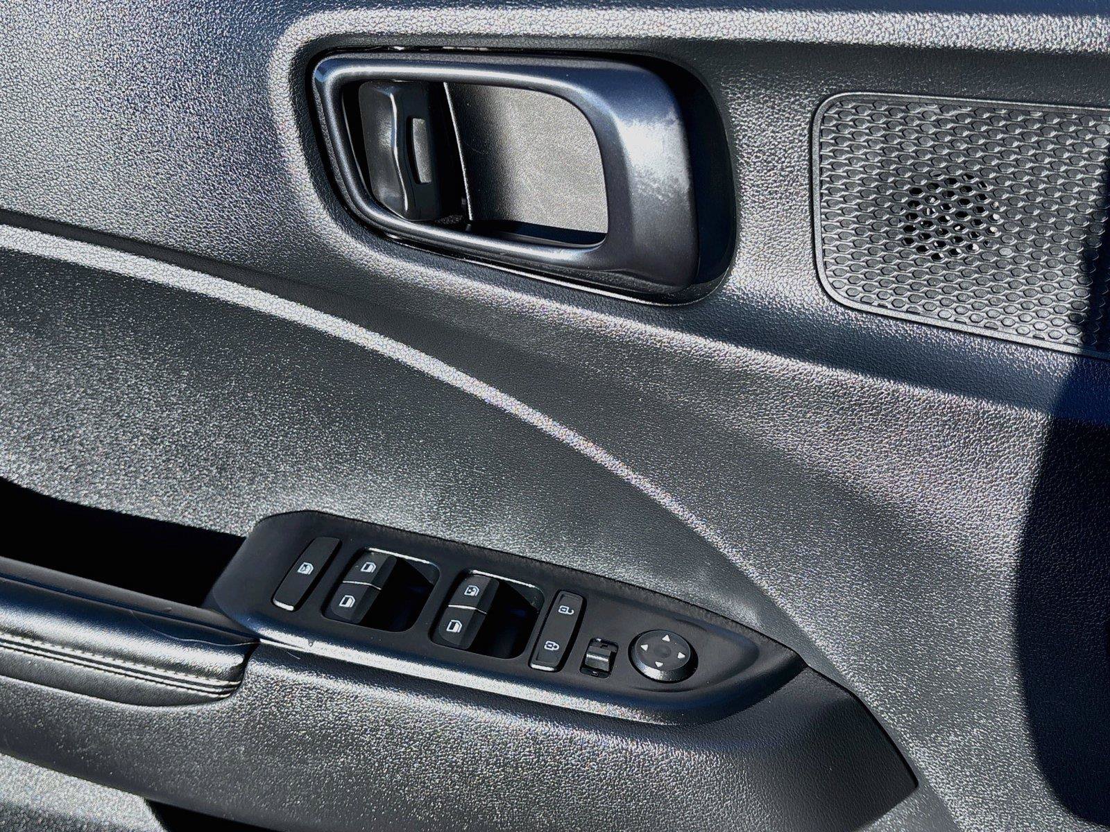 Used 2023 Hyundai Venue Limited FWD image 18