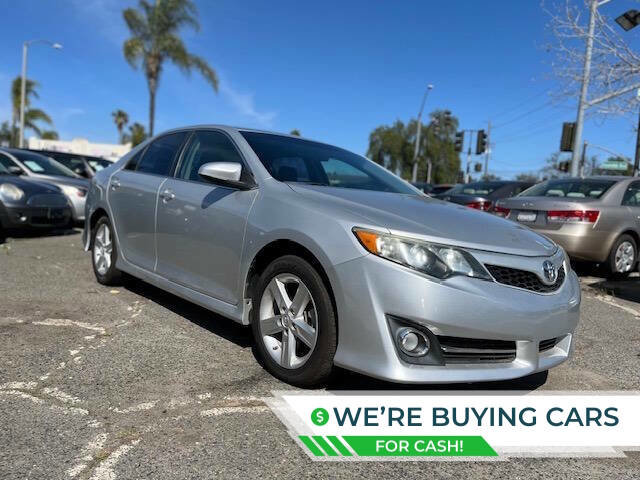 Used 2014 Toyota Camry SE image 1