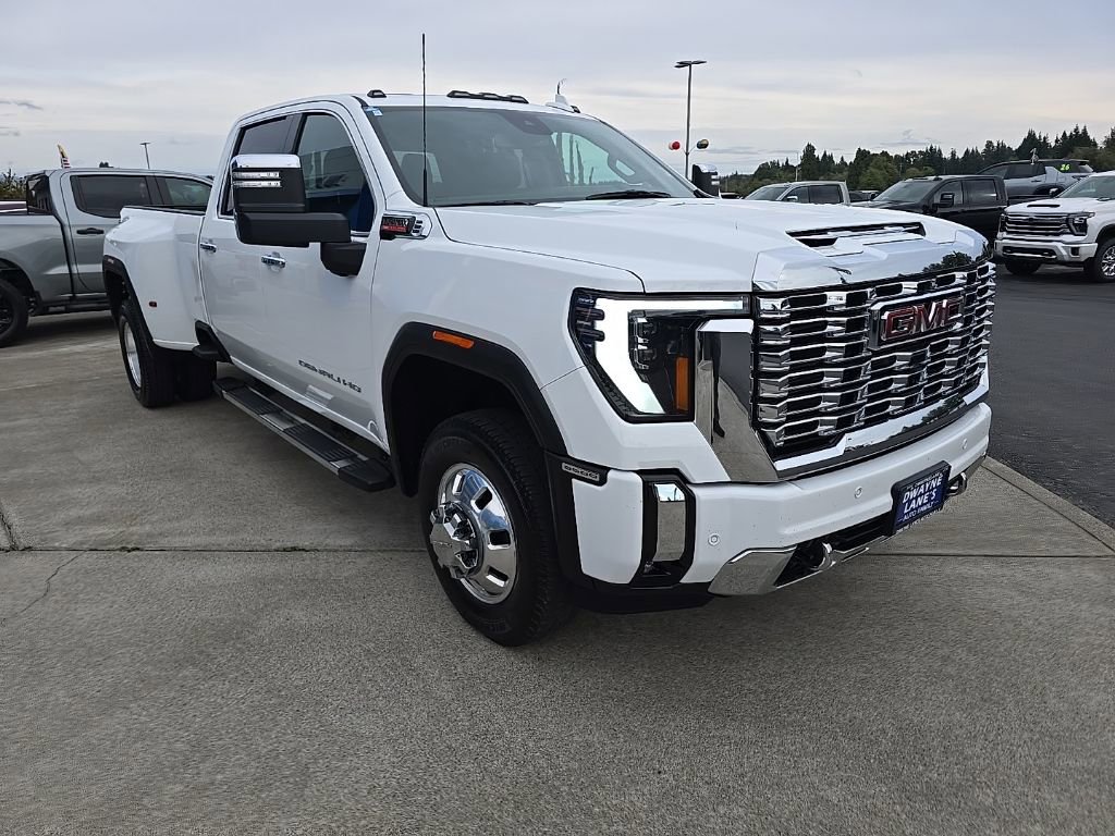 Used 2025 GMC Sierra 3500 Denali image 8