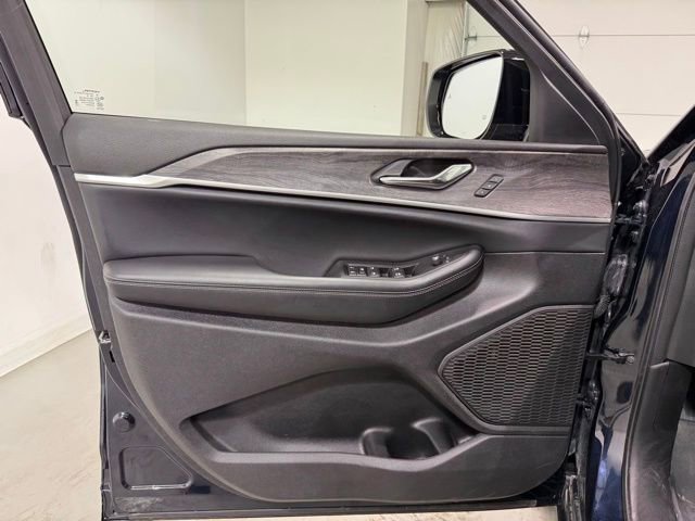 Used 2024 Jeep Grand Cherokee Limited AWD/4WD image 11