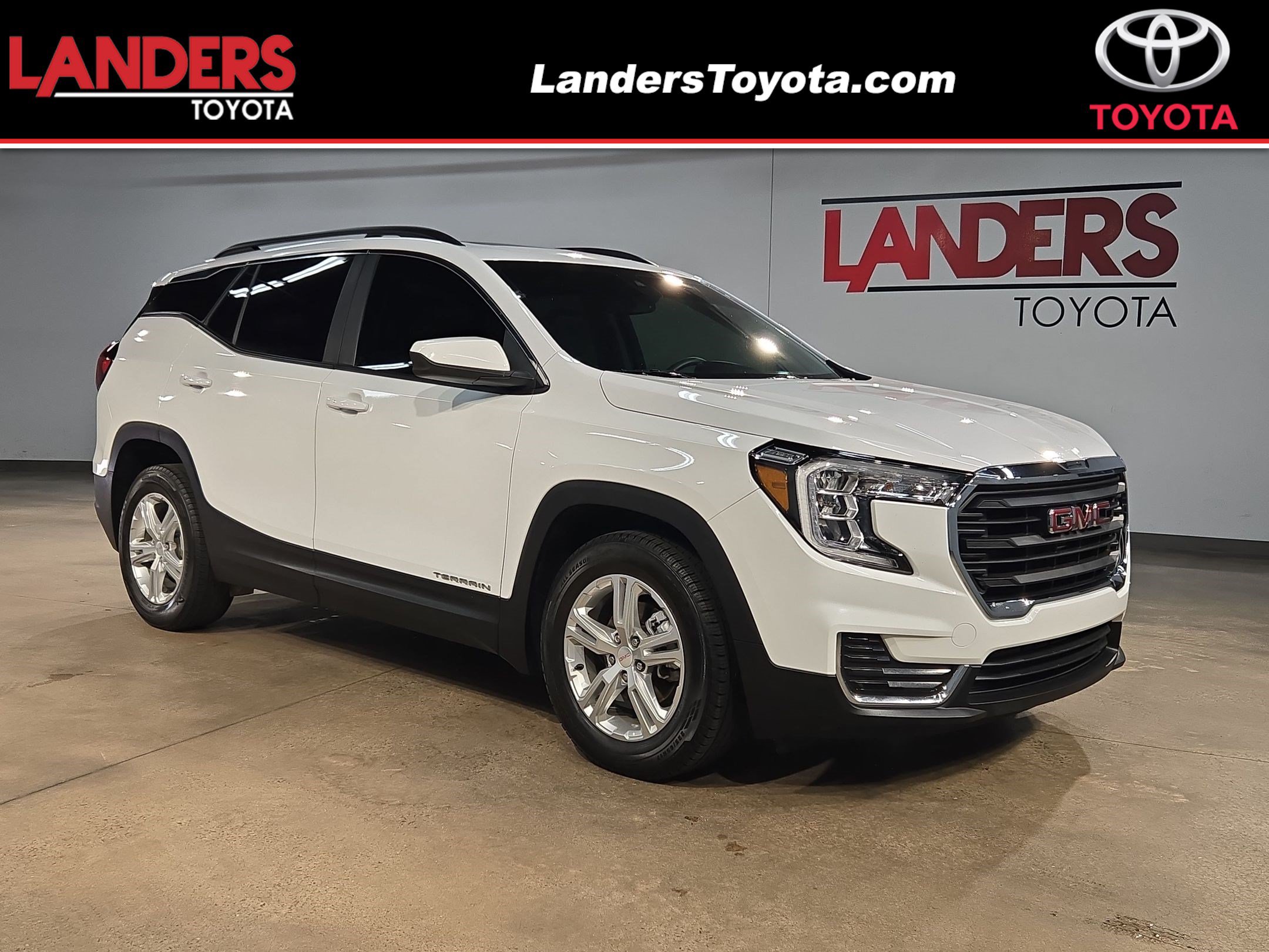 Used 2022 GMC Terrain SLE w/ Driver Convenience Package FWD image 1