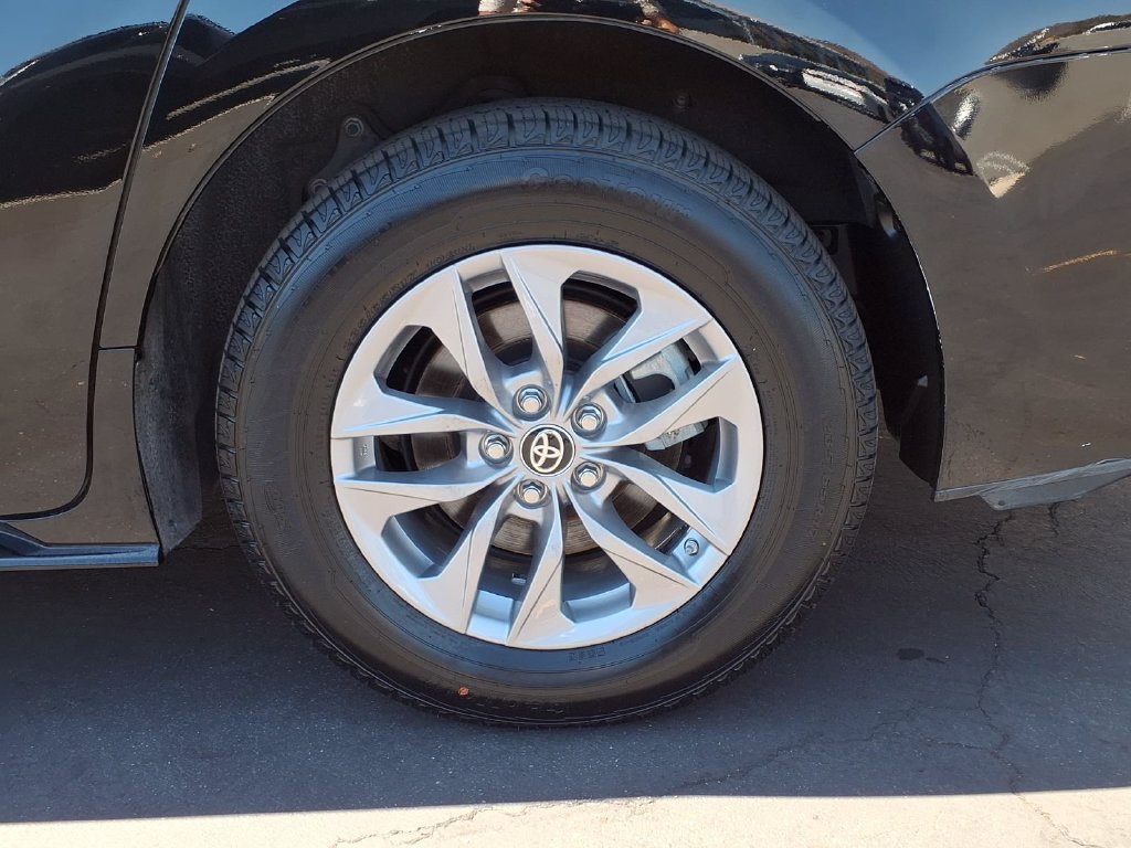 Certified 2024 Toyota Sienna XLE FWD image 4