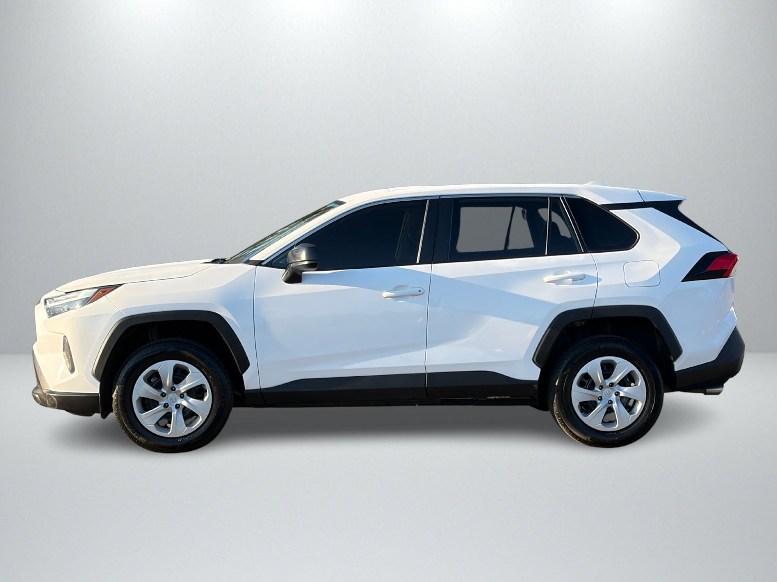 Used 2024 Toyota RAV4 LE AWD/4WD image 2