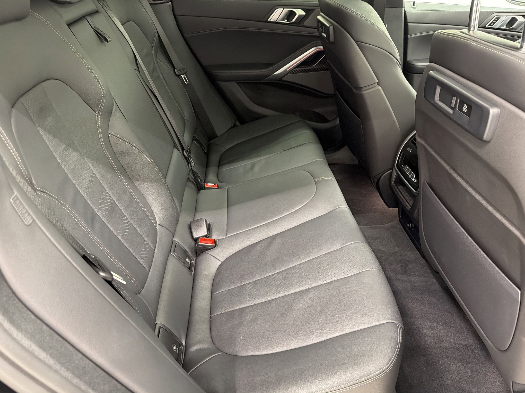 Used 2022 BMW X6 M50i image 29