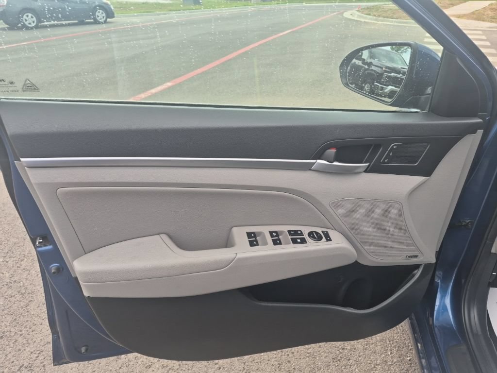 Used 2020 Hyundai Elantra Limited w/ Ultimate Package 03 FWD image 8