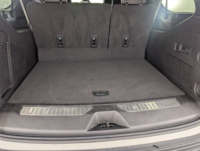 Used 2023 Chevrolet Suburban Premier image 30