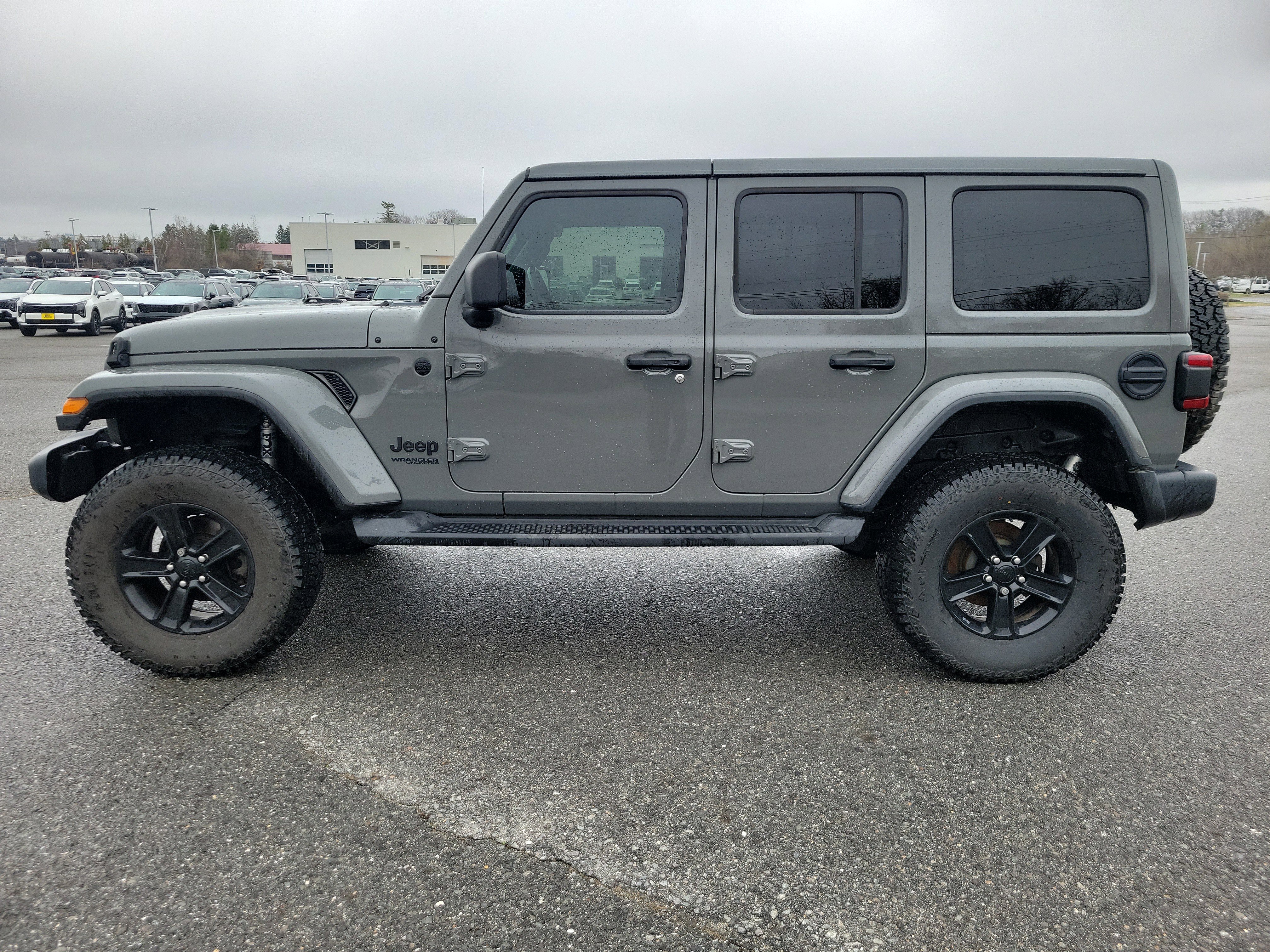 Used 2021 Jeep Wrangler Unlimited Sahara AWD/4WD image 8