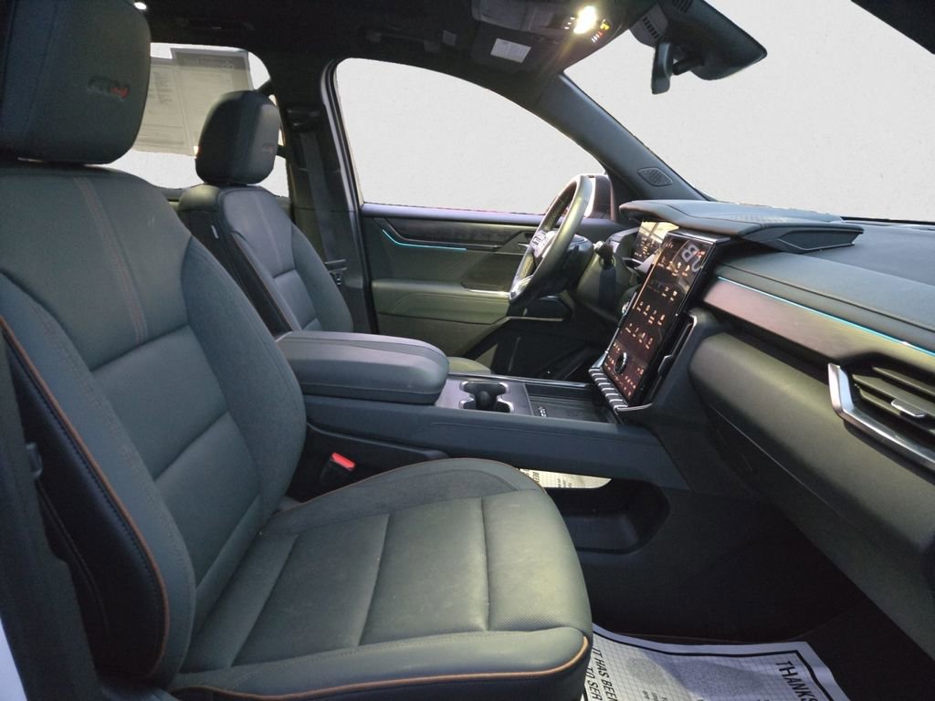 Used 2025 GMC Acadia AT4 w/ Luxury Package image 23