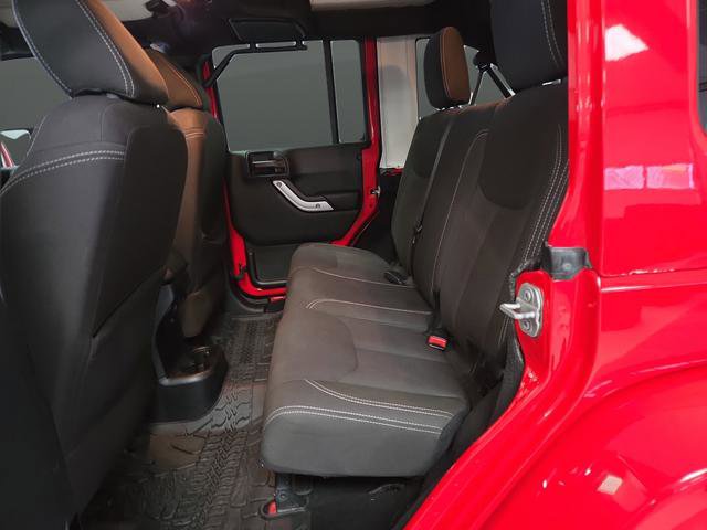 Used 2016 Jeep Wrangler Unlimited Sahara w/ Connectivity Group image 25