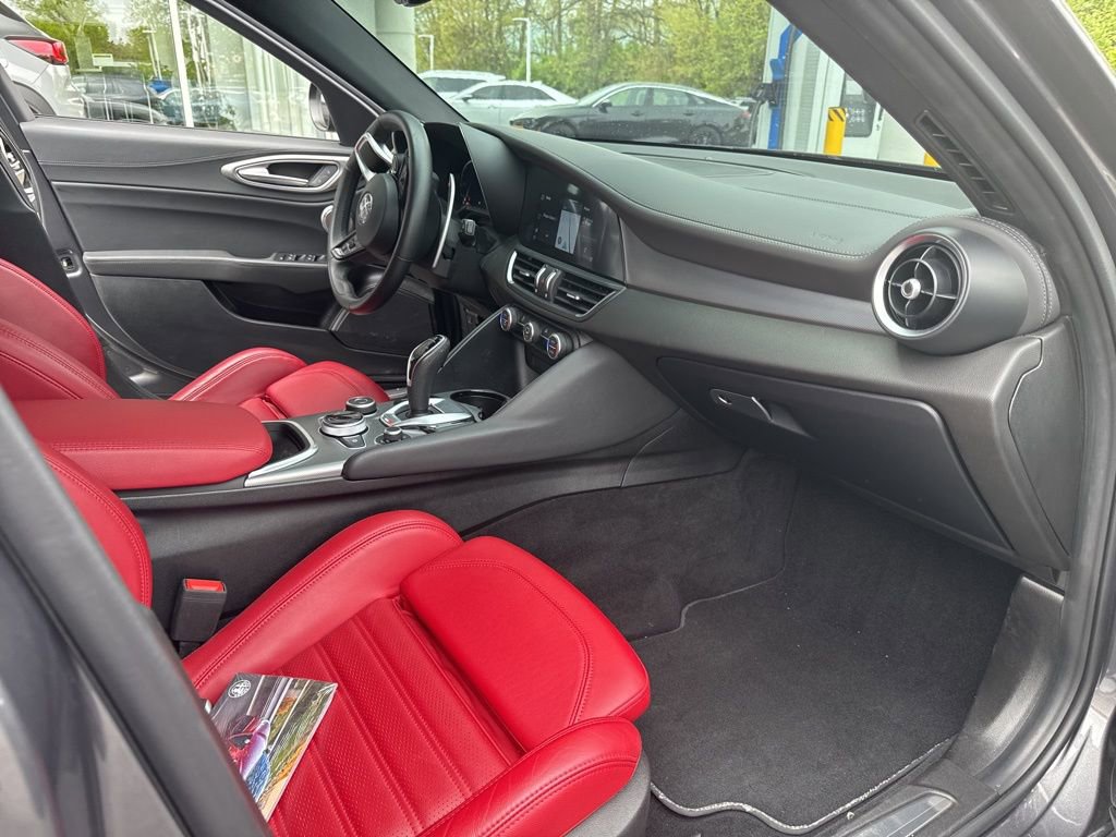 Used 2024 Alfa Romeo Giulia Veloce AWD/4WD image 10
