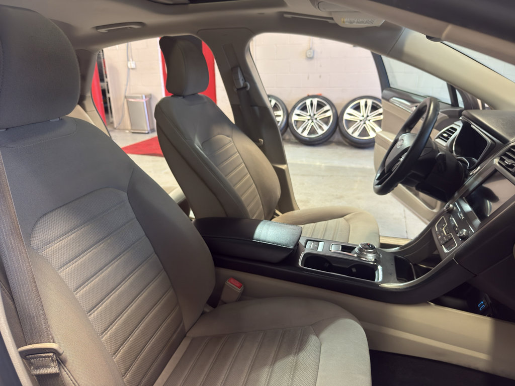 Used 2019 Ford Fusion SE FWD image 21