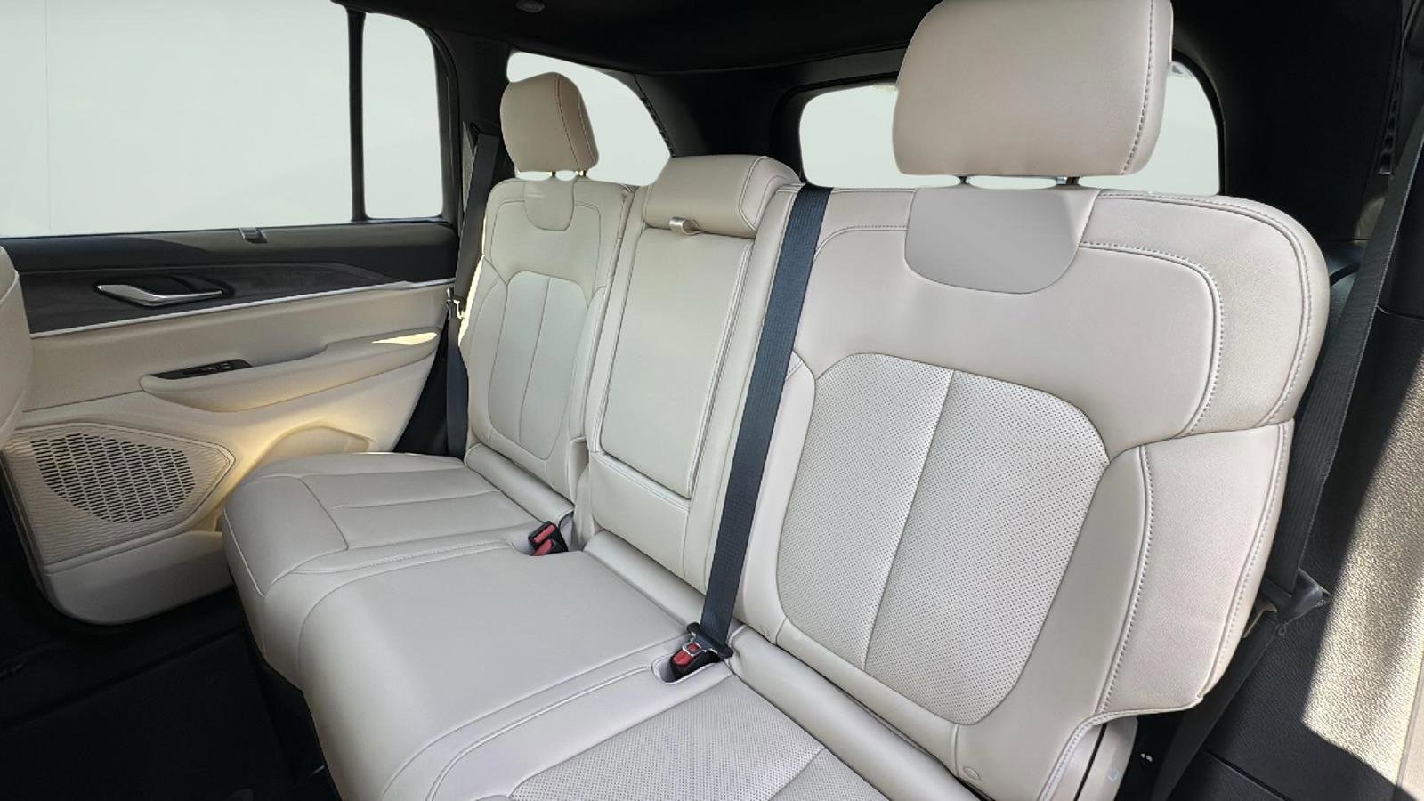 New 2025 Jeep Grand Cherokee Limited w/ Luxury Tech Group II image 27