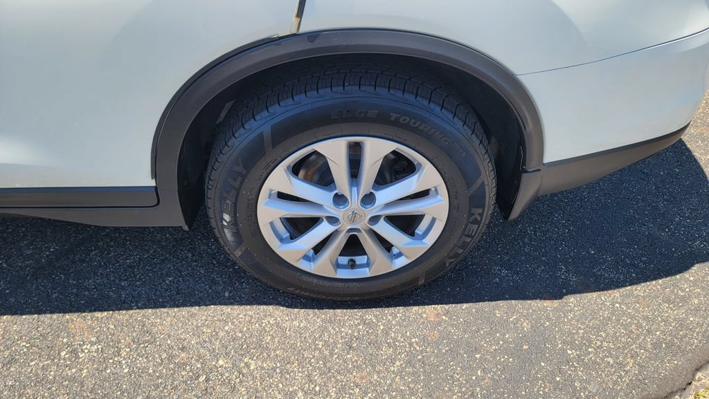 Used 2015 Nissan Rogue SV w/ SV Premium Package FWD image 8