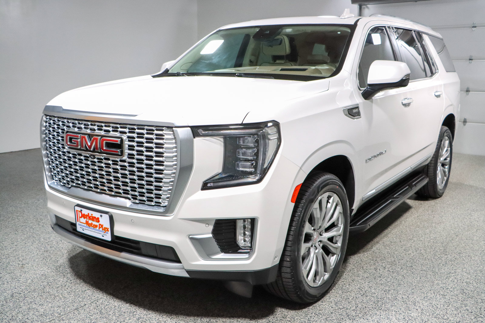 Used 2024 GMC Yukon Denali w/ Advanced Technology Package AWD/4WD image 39