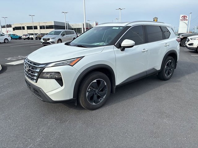 Used 2024 Nissan Rogue SV w/ SV Premium Package image 13