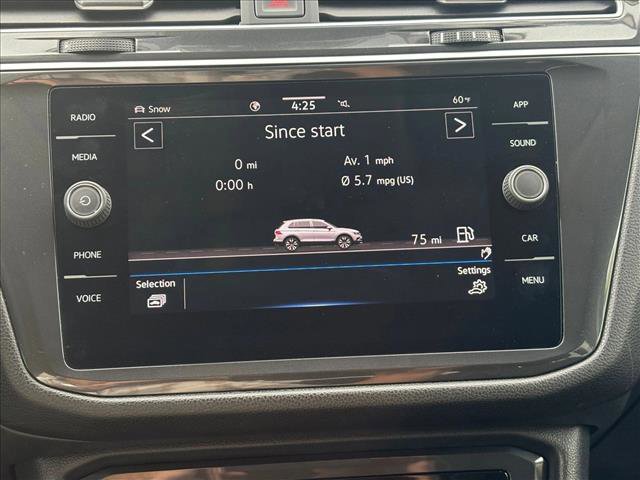 Used 2023 Volkswagen Tiguan SE w/ Panoramic Sunroof Package image 16