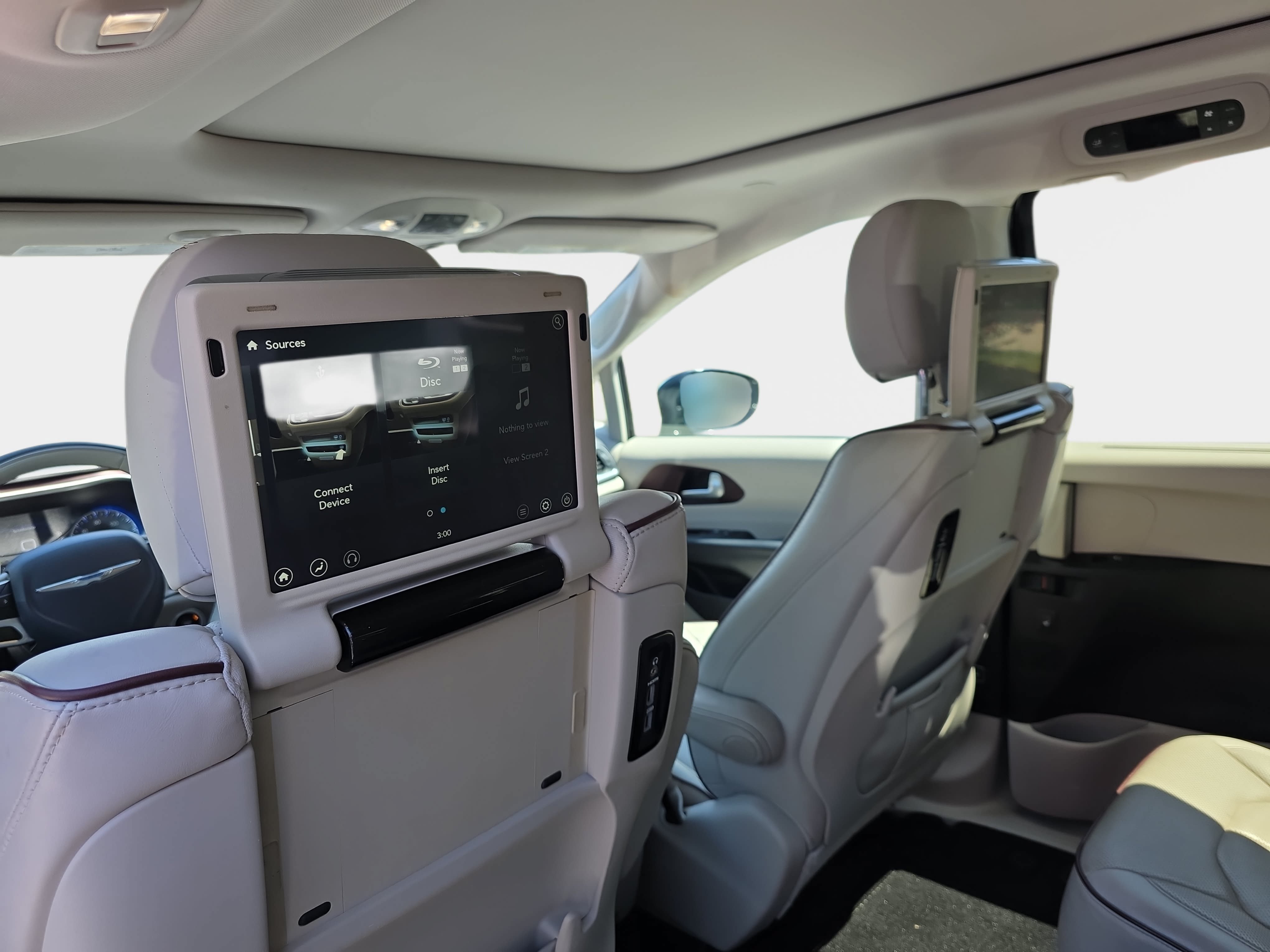 Used 2017 Chrysler Pacifica Limited FWD image 32
