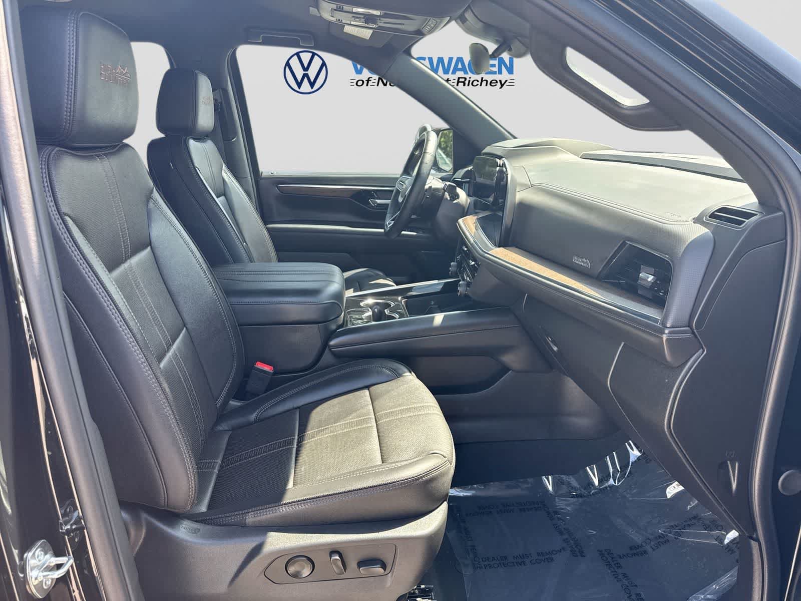 Used 2025 Chevrolet Tahoe High Country AWD/4WD image 28