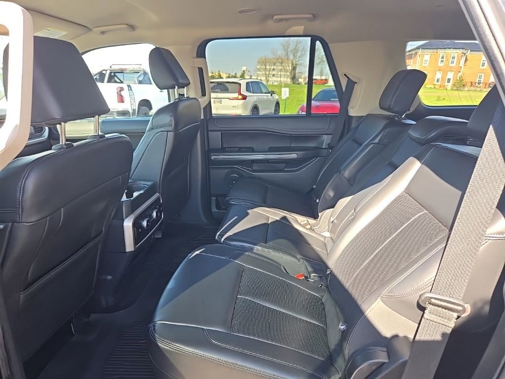 Used 2022 Ford Expedition XLT image 26